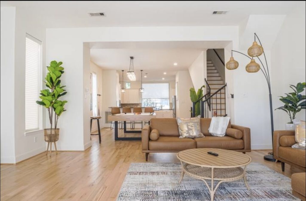 Open-plan living and dining area in Houston